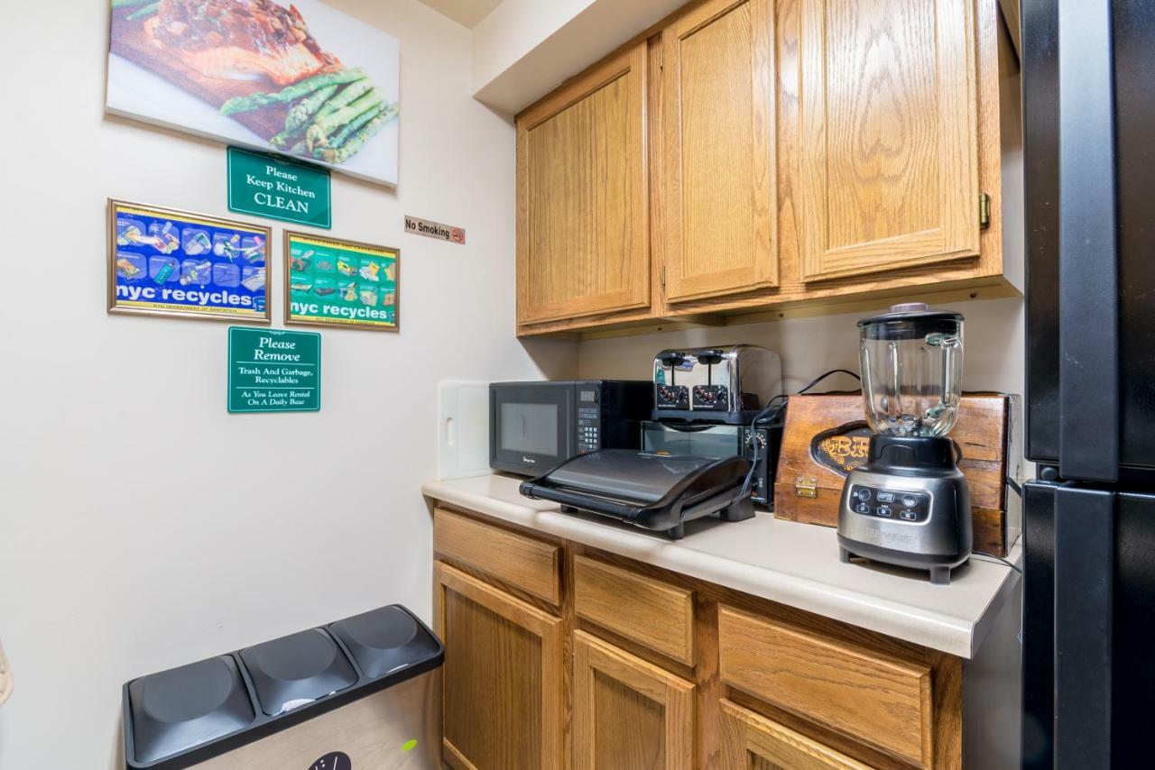 Two-Bedroom Serviced Apartment: High-Speed Wi-Fi & Bi-Monthly Housekeeping New York Exterior photo